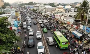 Vợ chồng 15 năm mỏi mệt vượt 24 km đi làm ở Sài Gòn